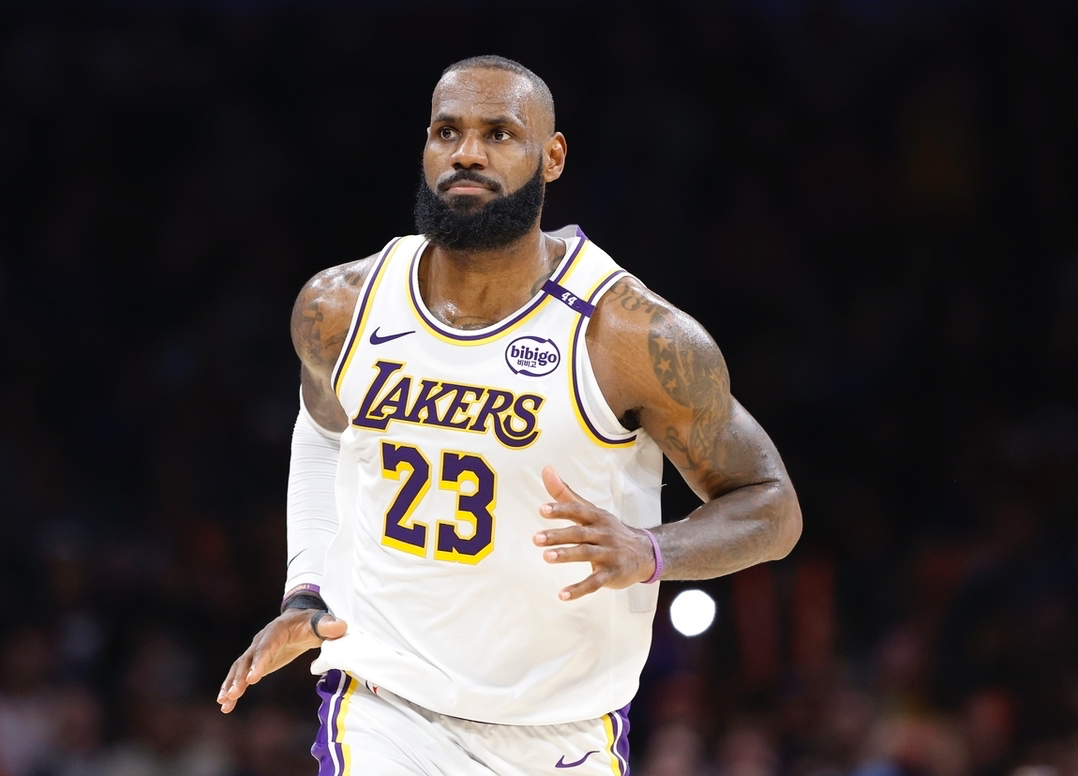 高清体育直播-弗莱：亚历山大肘击踢人还有罚球！詹姆斯根本没哨子！