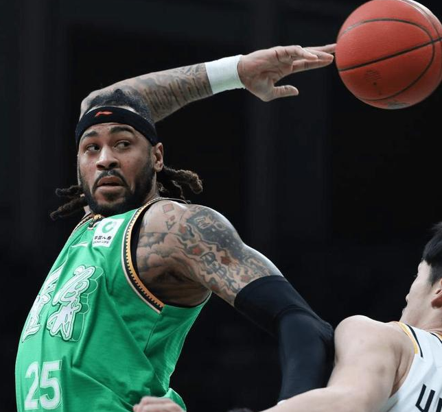 CBA赛事在线观看-13投砍21分13板3帽！防守大闸成辽篮逆转头号功臣，杨鸣没看错你